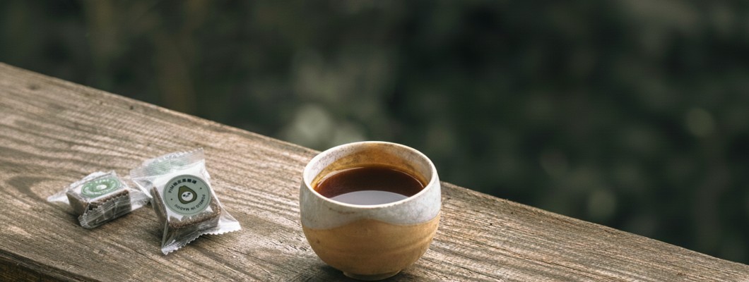 從颱風落果到一杯暖意：無添加香精的柚皮黑糖磚，苦甜交織的台灣味