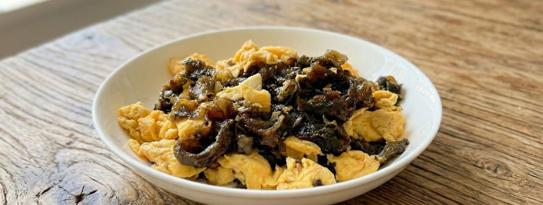 【創意料理】雨來菇炒蛋，清爽酸V涼拌感家常菜