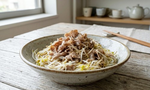 【減醣料理】在家也能做出日式鐵板燒風味：柚香豆芽炒豬肉片，減醣又入味｜懶人食譜