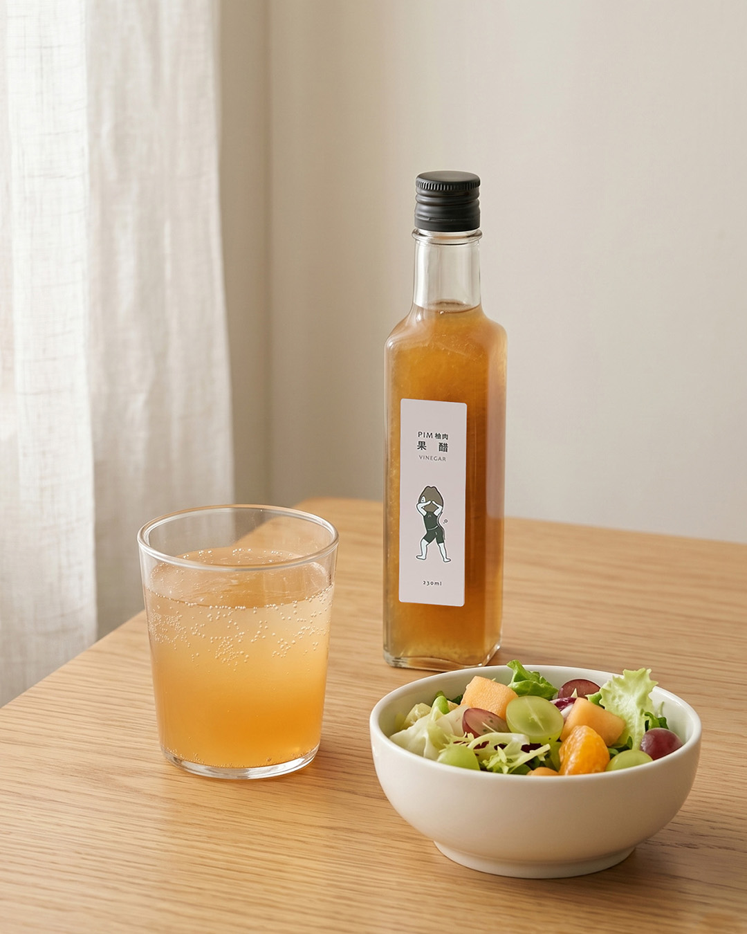 柚肉果醋：嚴選柚肉釀造，酸甜解膩，適合稀釋飲用或調製油醋。